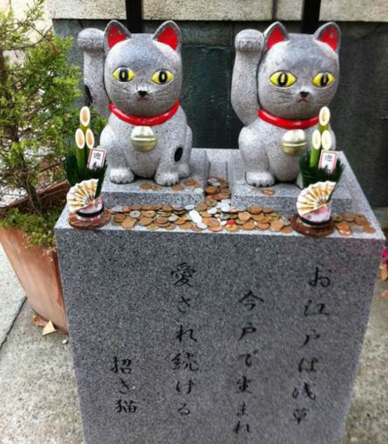 東京の縁結び神社「今戸神社の招き猫」