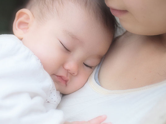 [夢占い]男の子の赤ちゃんを抱っこする夢を見た意味は？